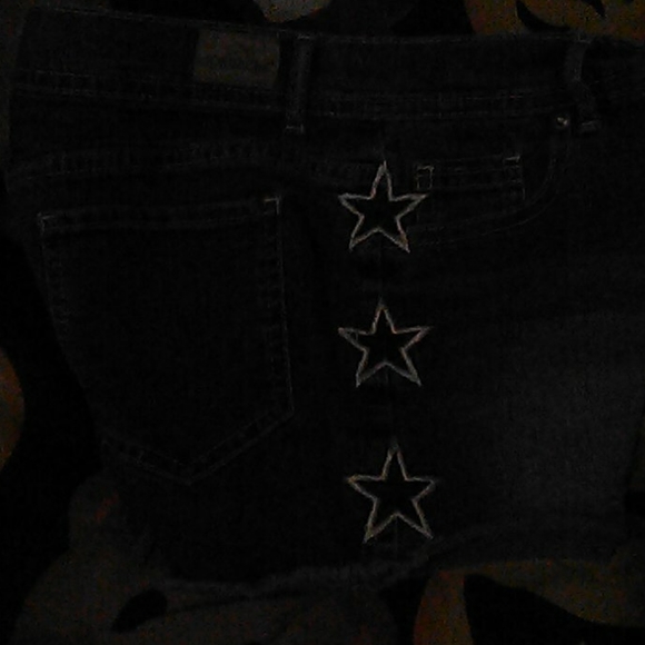 Shorts - Picture 3 of 7